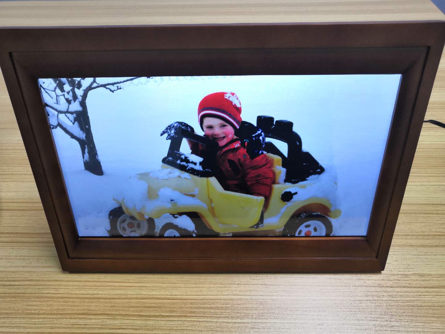 13 inch large wooden wireless digital frame display boy drive car in the snow picture