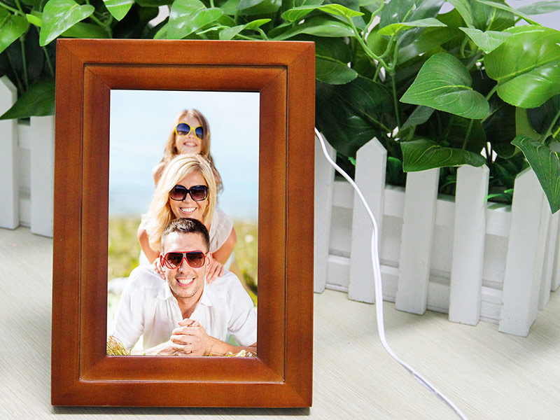 Happy family photos display in wood digital picture frame